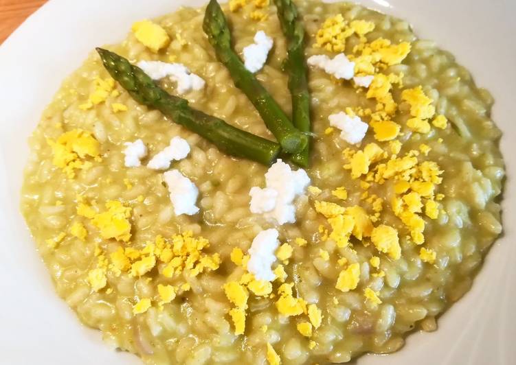 Risotto con crema d'asparagi e robiola cremosa