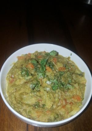 A picture of Goan vegetable curry.