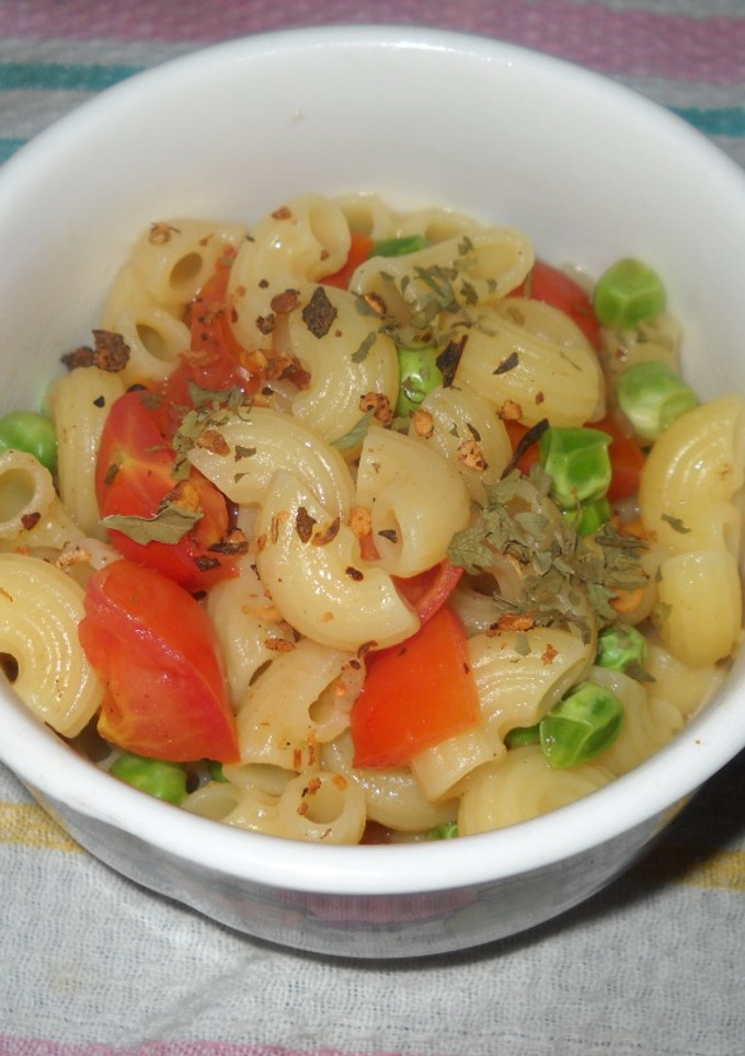 Una foto de Fideos coditos primavera One Pot Pasta