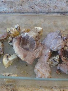 Una foto de Cordero al horno con champiñones