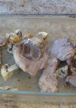 Una foto de Cordero al horno con champiñones