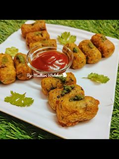 क्रिस्पी पोटॅटो बाईट्स (Crispy Potato Bites Recipe In Marathi) रेसिपी चे मुख्य फोटो