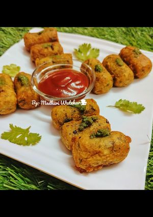 क्रिस्पी पोटॅटो बाईट्स (Crispy Potato Bites Recipe In Marathi) रेसिपी चे मुख्य फोटो 