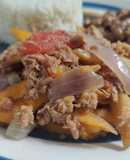 Saltado de atún con plátano