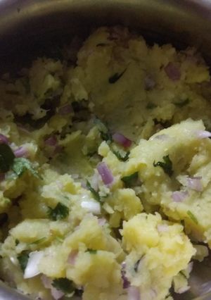 A picture of Aloo ka bharta.
