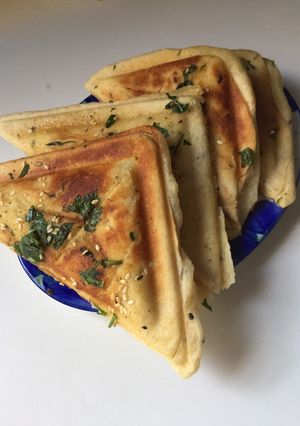 A picture of Garlic bread with garlic mayo corn.