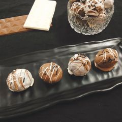 A picture of Choco cake pops.