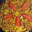 Fideuá de secreto ibérico con setas y pimiento