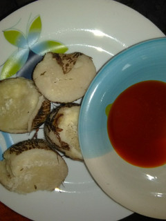A picture of Cocoyam and red oil.