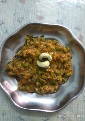 A picture of Methi Muter malai.