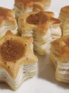 Una foto de Volovanes de tarta de manzana🍎