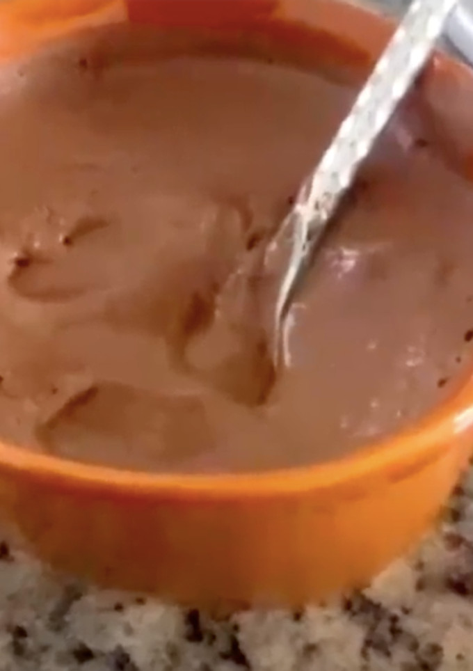 Una foto de Mousse de chocolate vegana