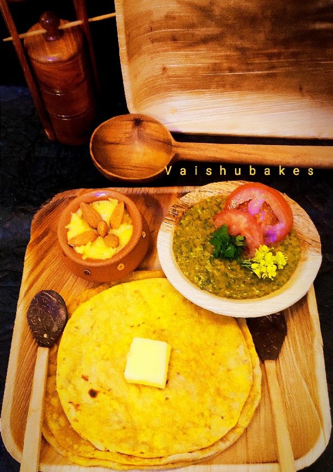A picture of Sarson ka saag aur Makki ki roti.