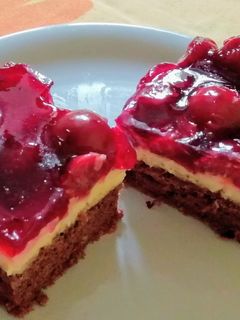 Meggyes kocka GM LM recept fotója