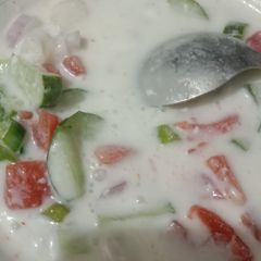 A picture of Healthy yogurt Raita 🥣🥗.