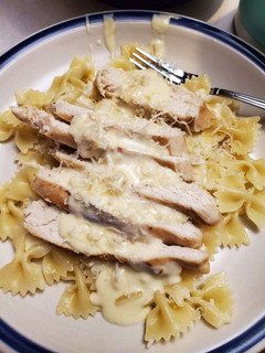 A picture of Chicken Alfredo (Italian).