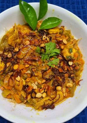 A picture of Prawns Khao Suey.