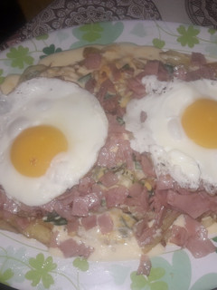 Una foto de Papas fritas con salsa