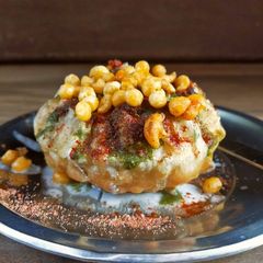 A picture of Kachori chaat.