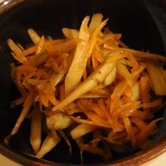 A picture of Kinpira Gobo (burdock and carrot kinpira).