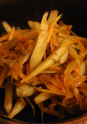 A picture of Kinpira Gobo (burdock and carrot kinpira).