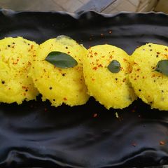 A picture of Piri piri idlis.