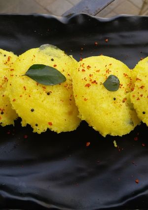 A picture of Piri piri idlis.