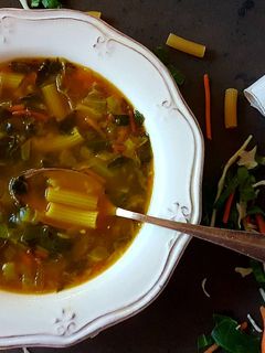 Una foto de Sopa de verduras y pasta express