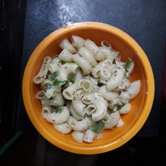 A picture of White sauce pasta.