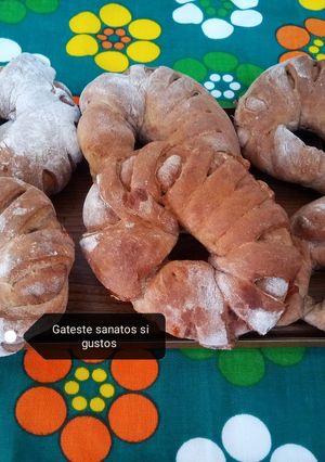 O poză a rețetei Cornuri cu cacao și gem.