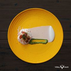 A picture of Dahi Vada.