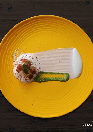 A picture of Dahi Vada.