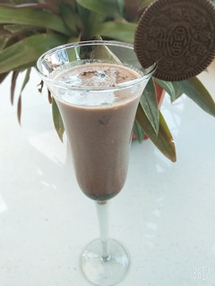 ચોકલેટ ઓરીયો મિલ્ક શેક (chocolate oreo milkshake Recipe In Gujarati) રેસીપી મુખ્ય ફોટો