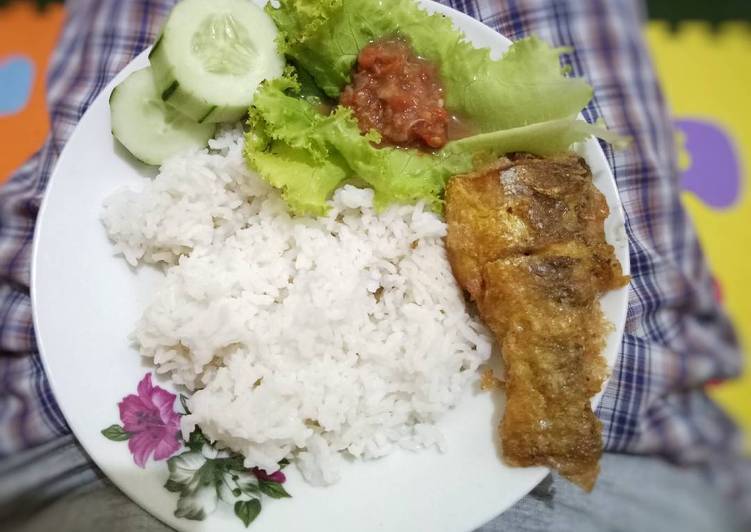 Bandeng Presto & Sambal Terasi Rebus