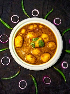 आलू दम(Aloo dum recipe in hindi) रेसिपी मुख्य फोटो