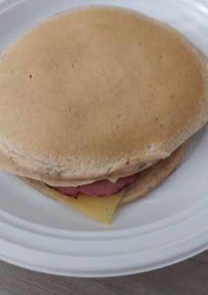 Une photo de Pancakes bœuf gruyère pavots