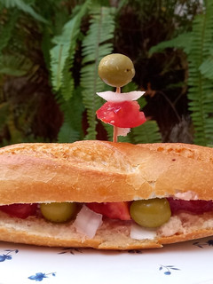 Una foto de Bocadillo vegetal rico rico