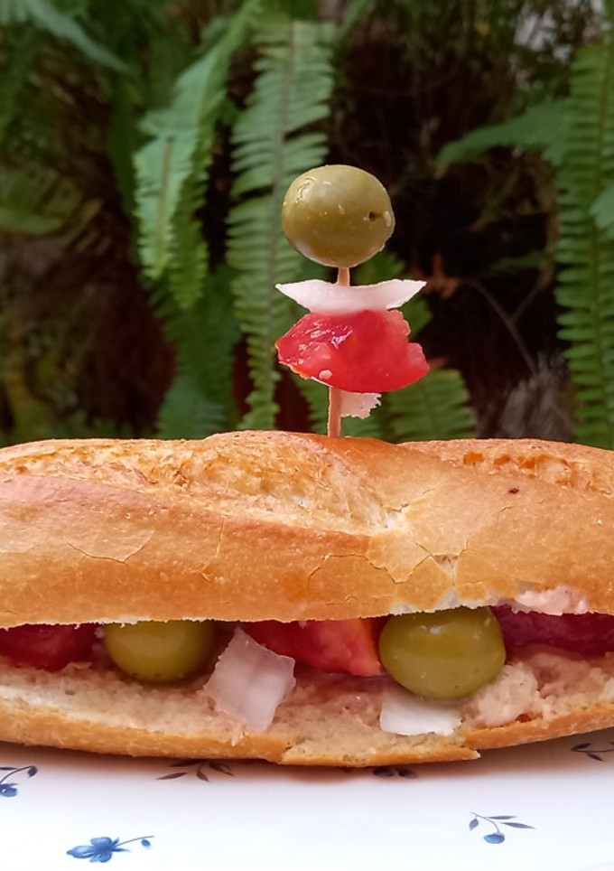 Una foto de Bocadillo vegetal rico rico