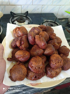 गुलगुले पुए(gulgule pua recipe in hindi) रेसिपी मुख्य फोटो