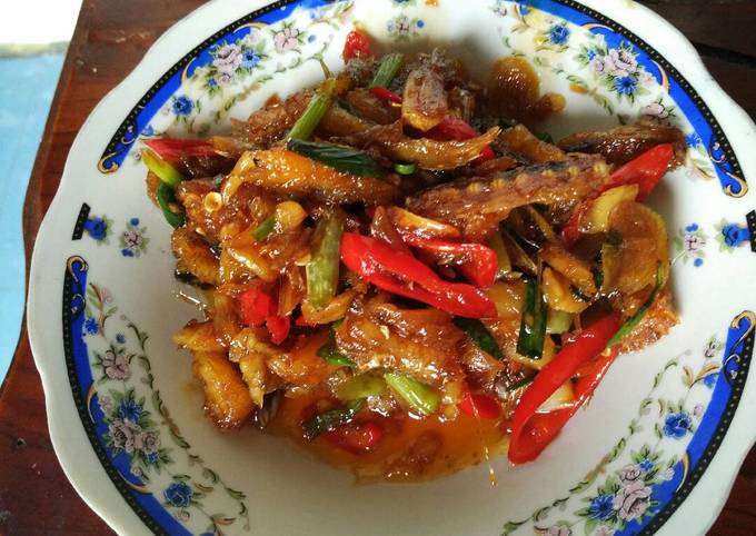 Resep Tumis Ikan Asin Pedas Oleh Intanputriii Cookpad