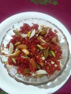 गाजर का हलवा (gajar ka halwa recipe in hindi) रेसिपी मुख्य फोटो