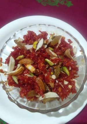गाजर का हलवा (gajar ka halwa recipe in hindi) रेसिपी मुख्य फोटो