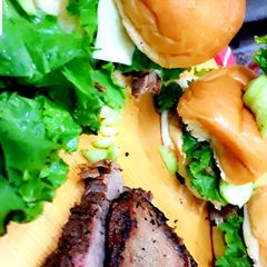 A picture of Hunter beef burgers.