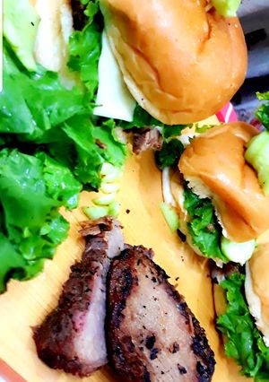 A picture of Hunter beef burgers.