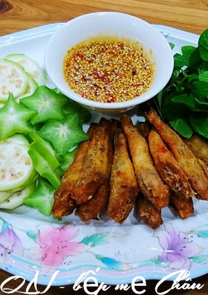 Hình của món Cá bống biển chiên giòn chấm mắm me.
