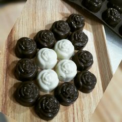 A picture of Easy Compound chocolates.