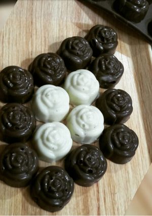 A picture of Easy Compound chocolates.