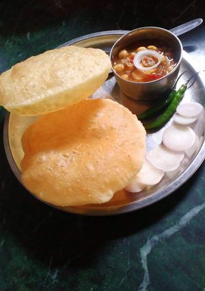 A picture of Sooji bhature.