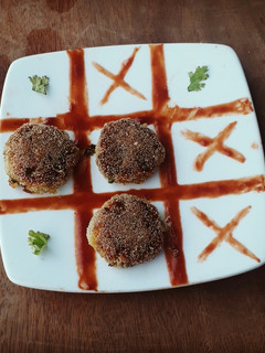 આલુ ટિક્કી (Alu Tikki Recipe in Gujarati) રેસીપી મુખ્ય ફોટો