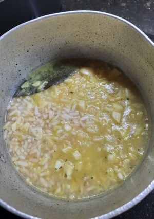 Una foto de Arroz con ajillo